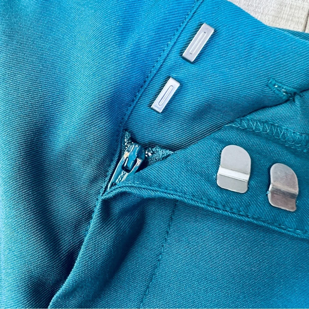 A New Day Size 2 Teal Shorts w/Front Pockets & Belt Loops & Zipper Closure